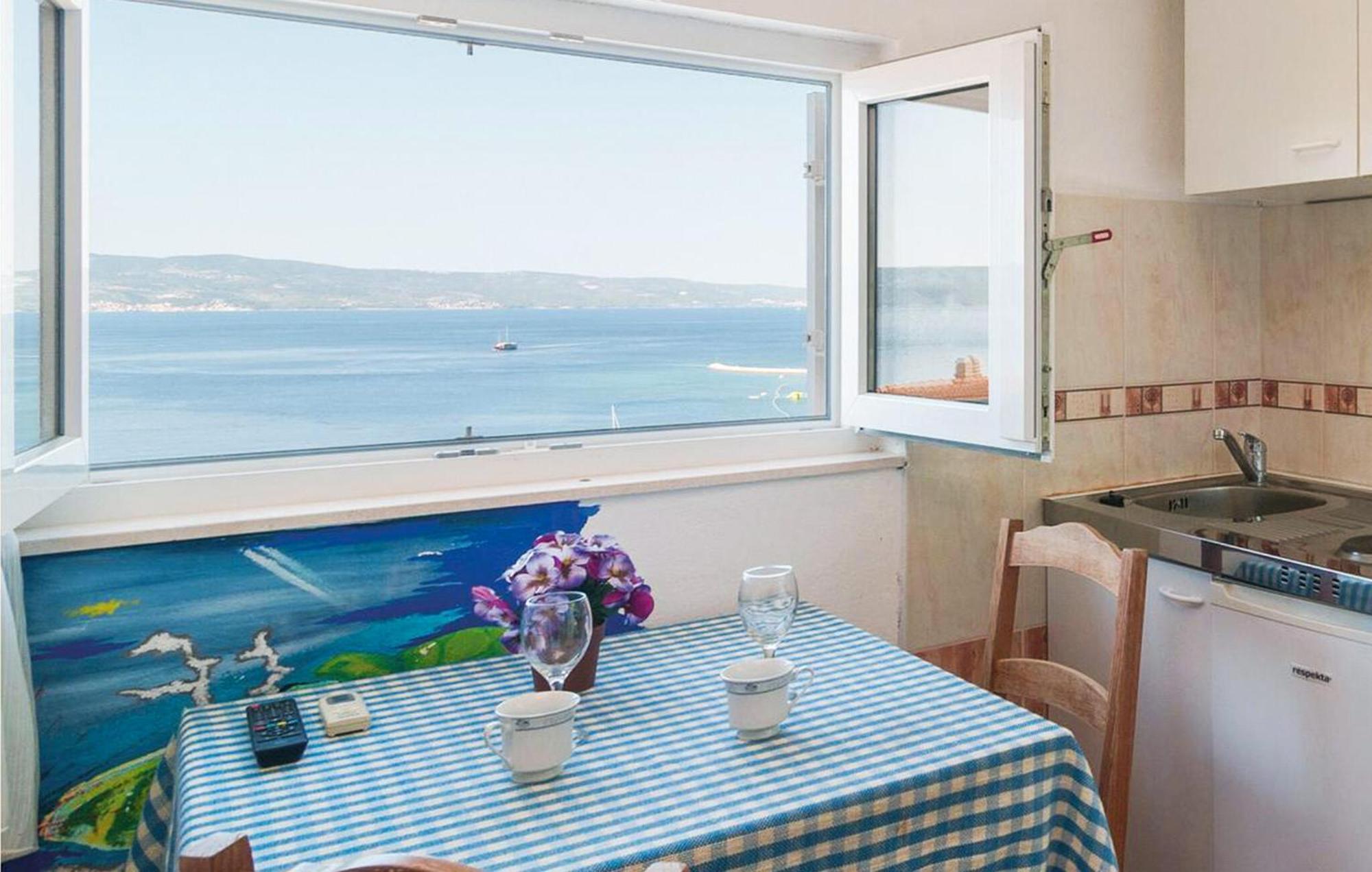 Gorgeous Apartment In Omis With House Sea View Kültér fotó
